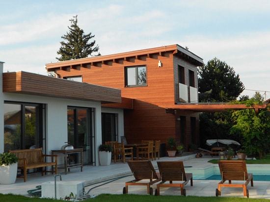 Einfamilienhaus mit gestrichener Holzfassade